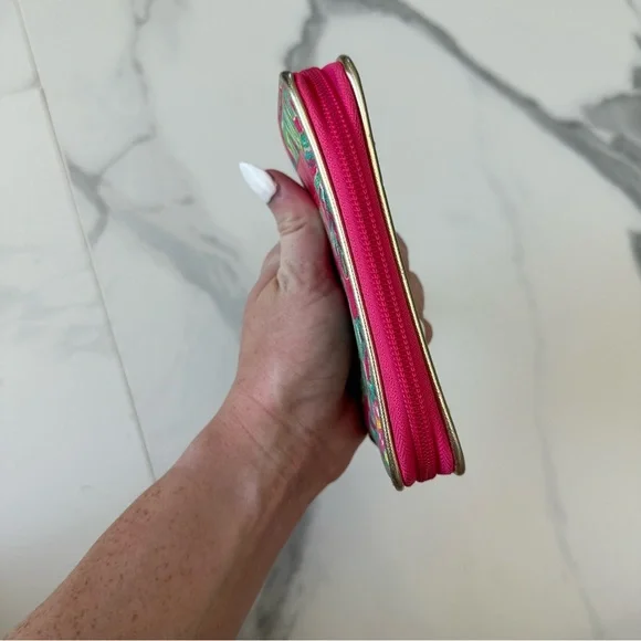 Lilly Pulitzer Wristlet Wallet Carry Case Clutch Purse Small Make Up Cards Pink - Picture 5 of 7